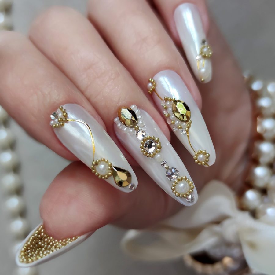 Nail,Extension,With,A,Design,With,Rhinestones,And,Pearl,Rubbing